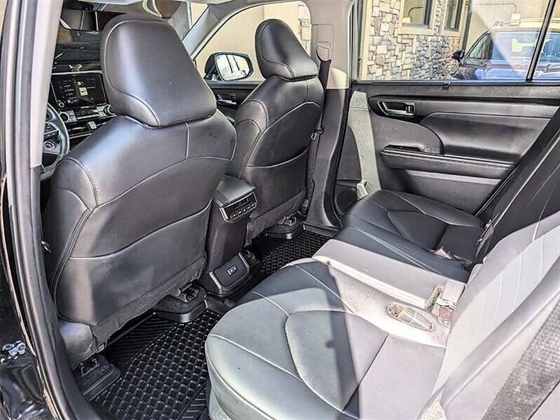 Used 2025 Toyota Highlander XLE AWD/4WD image 27