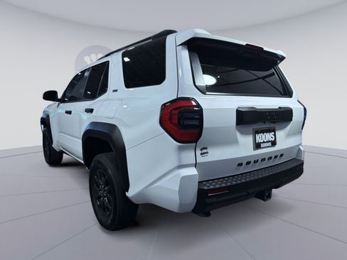 Used 2025 Toyota 4Runner SR5 AWD/4WD image 4