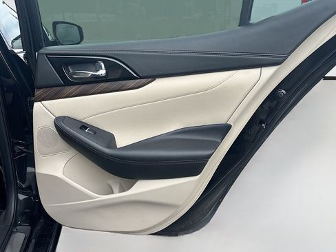 Used 2016 Nissan Maxima Platinum FWD image 17