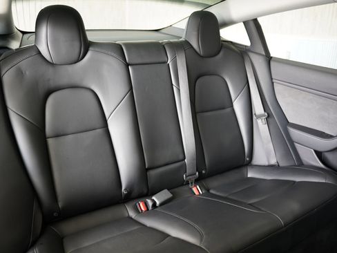 Used 2019 Tesla Model 3 Mid Range image 32