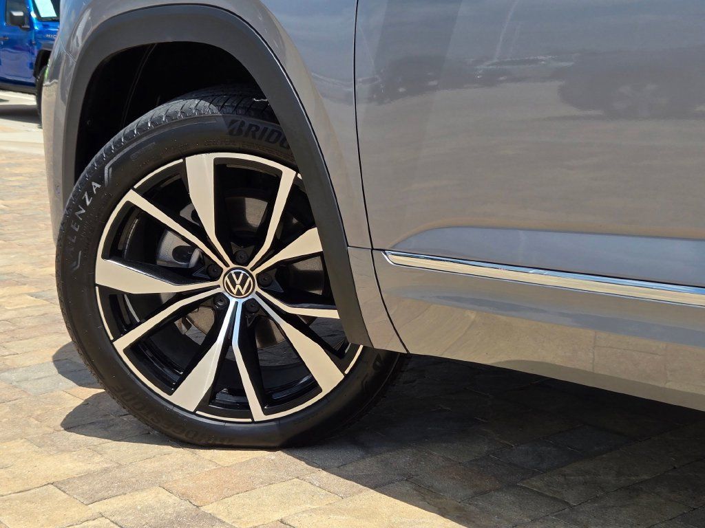 Used 2025 Volkswagen Atlas SEL Premium R-Line AWD/4WD image 33