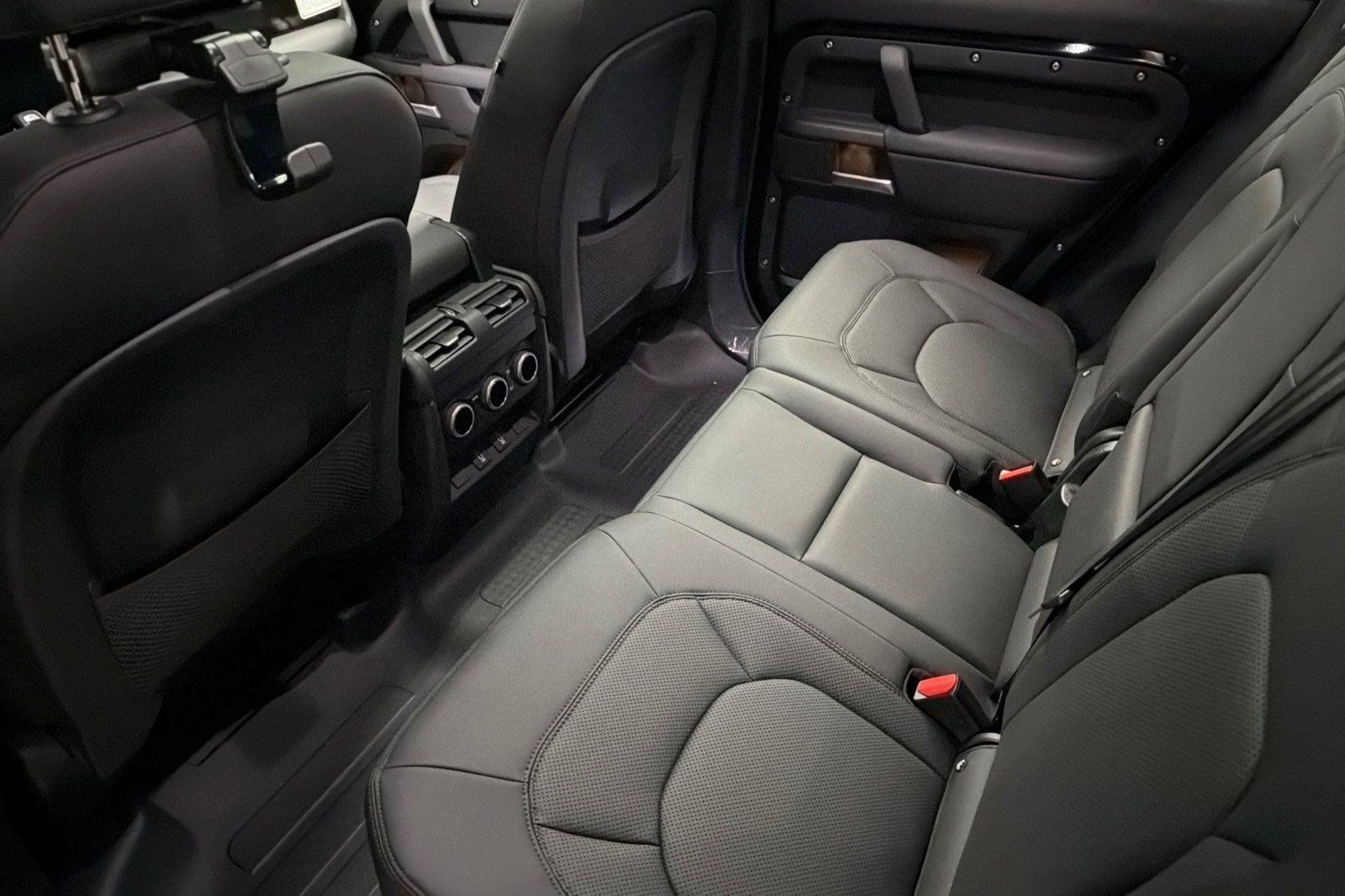 New 2026 Land Rover Defender 130 X-Dynamic SE AWD/4WD image 22