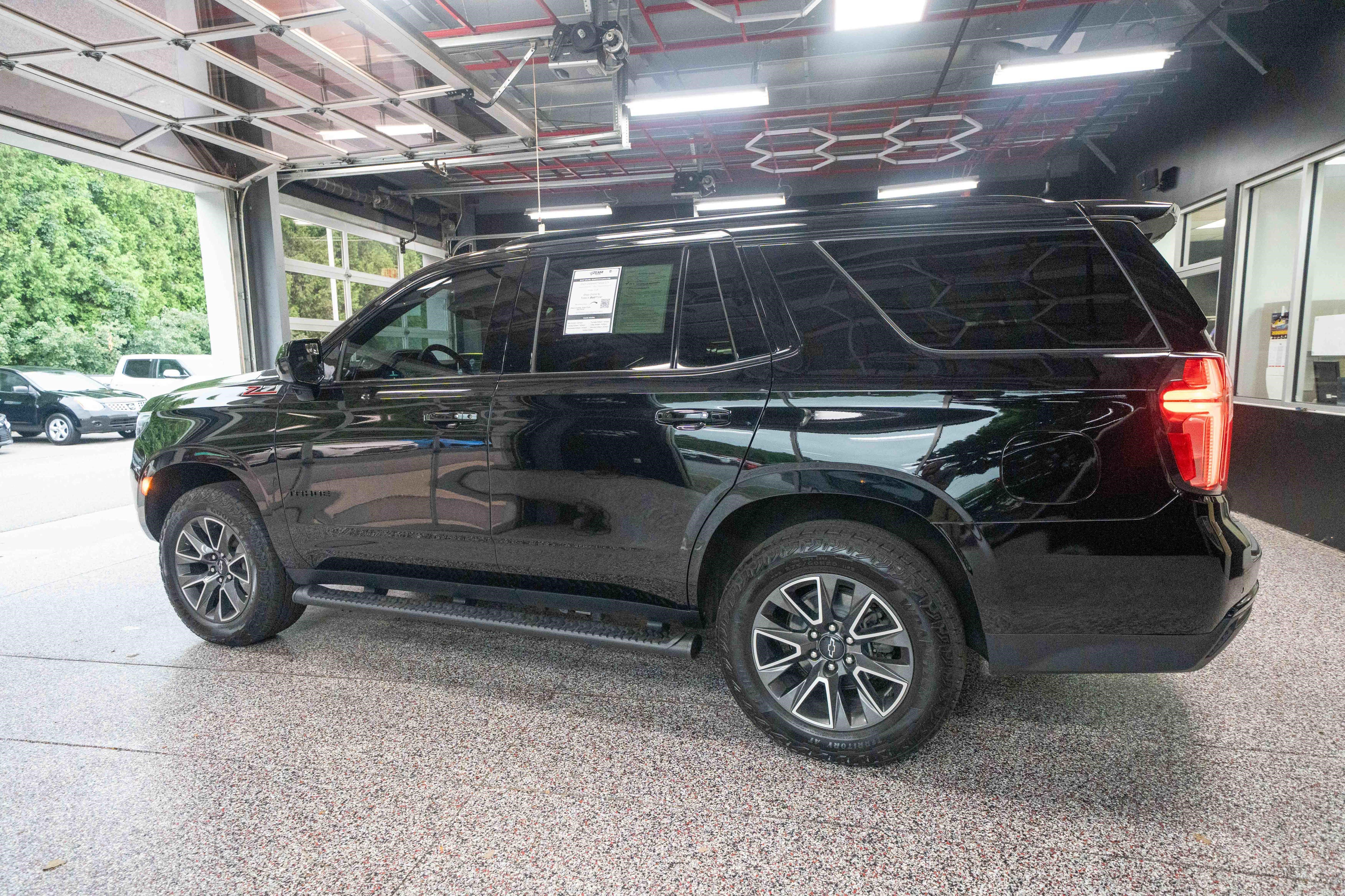 Used 2023 Chevrolet Tahoe Z71 AWD/4WD image 2