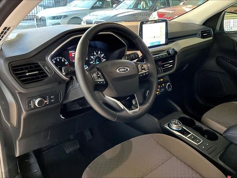 Used 2022 Ford Escape SE w/ SE Sport Appearance Package image 17