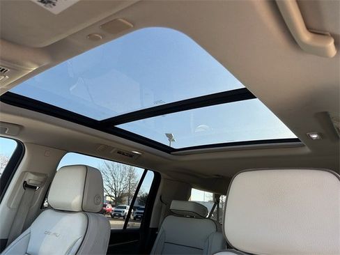 Used 2023 GMC Yukon XL Denali image 27
