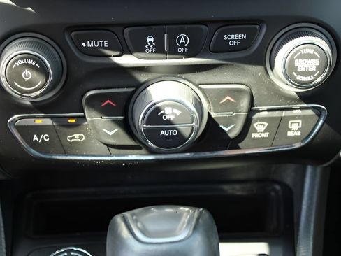 Used 2020 Jeep Cherokee Limited AWD/4WD image 17