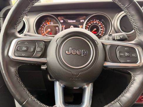 Used 2023 Jeep Wrangler Unlimited Rubicon w/ Cold Weather Group AWD/4WD image 15
