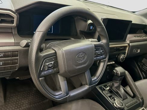 Used 2025 Toyota Tacoma SR5 AWD/4WD image 18