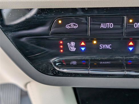 Used 2023 Buick Envision Avenir image 30