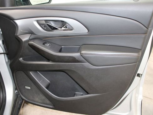 Used 2021 Chevrolet Traverse RS FWD image 28