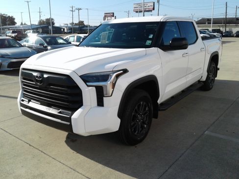 Used 2025 Toyota Tundra SR5 image 3