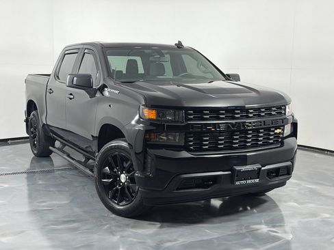 Used 2020 Chevrolet Silverado 1500 Custom w/ Custom Value Package AWD/4WD image 2