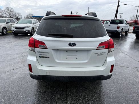 Used 2011 Subaru Outback 2.5i Limited w/ PWR Moonroof Pkg image 6