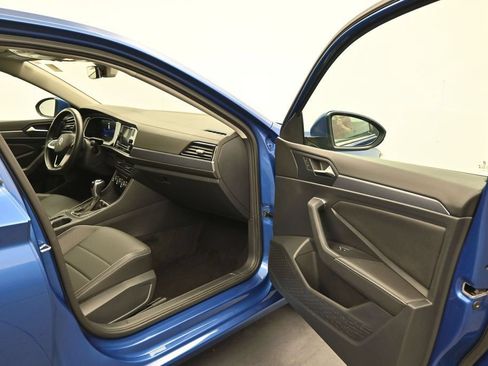 Used 2024 Volkswagen Jetta SE FWD image 17