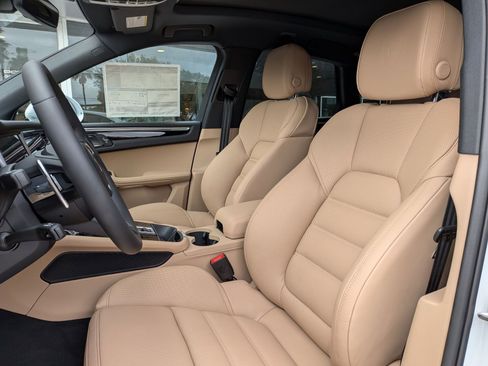 New 2026 Porsche Macan image 5