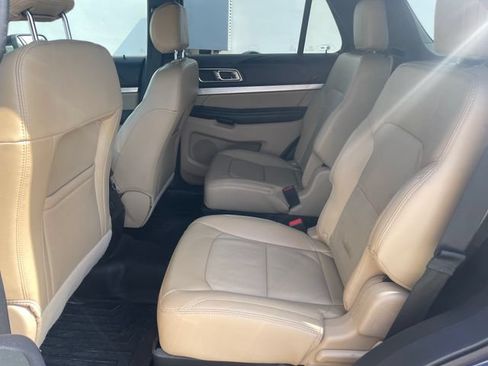Used 2017 Ford Explorer XLT w/ Equipment Group 202A FWD image 18