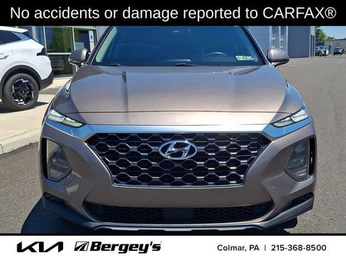 Used 2020 Hyundai Santa Fe SE FWD image 2