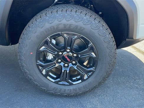 New 2025 GMC Canyon Elevation w/ Convenience Package image 9