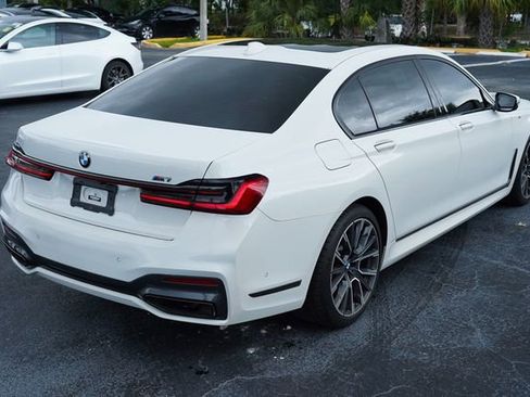 Used 2022 BMW 740i w/ M Sport Package RWD image 14