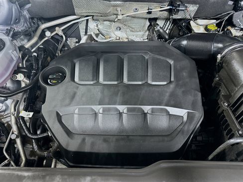 Used 2025 Volkswagen Atlas SE image 36