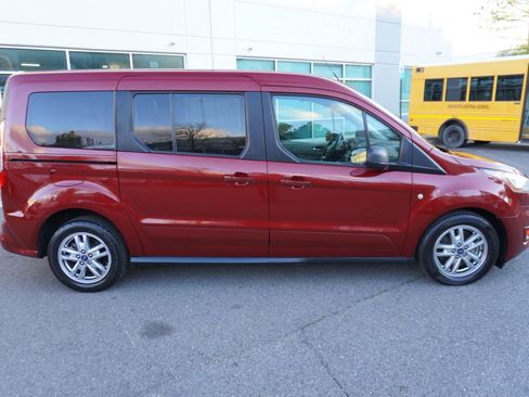 Used 2019 Ford Transit Connect XLT w/ XLT Premium Package image 7