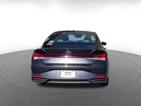 Used 2021 Hyundai Elantra SE image 12
