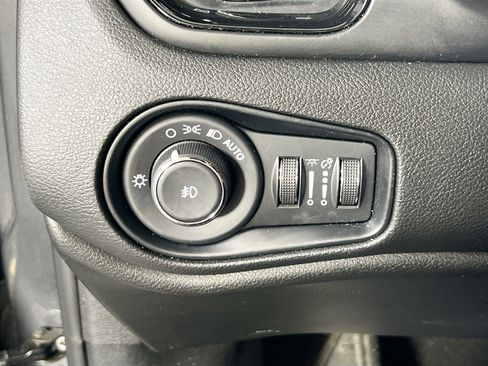 Used 2022 Jeep Renegade Altitude w/ Sun/Sound Group image 10