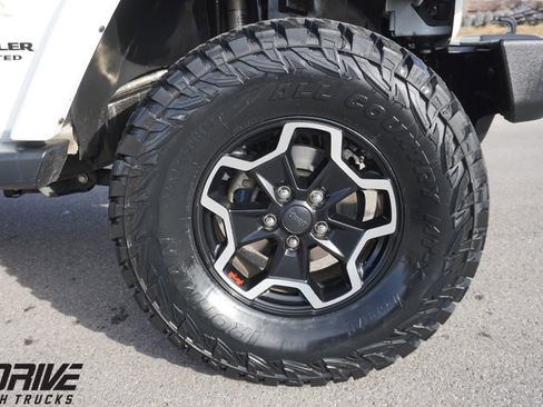 Used 2015 Jeep Wrangler Unlimited Sahara w/ Connectivity Group image 12