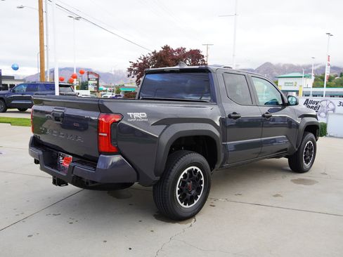 Used 2024 Toyota Tacoma TRD Off-Road image 8