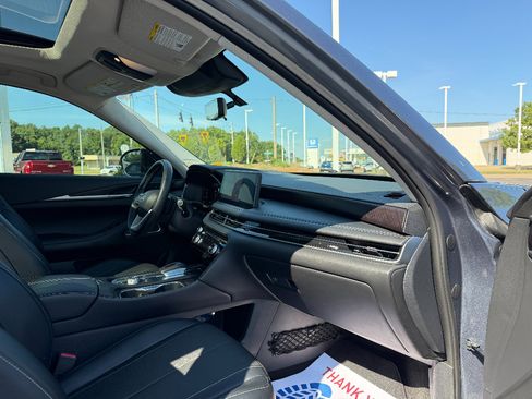 Used 2023 INFINITI QX60 Sensory w/ Vision Package AWD/4WD image 19