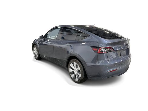 Certified 2023 Tesla Model Y AWD image 4