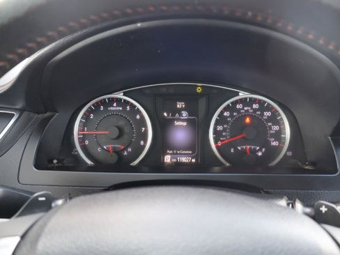 Used 2016 Toyota Camry SE FWD image 19