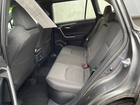 Used 2022 Toyota RAV4 SE image 22