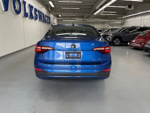 Used 2023 Volkswagen Jetta SE w/ Panoramic Sunroof Package FWD image 3