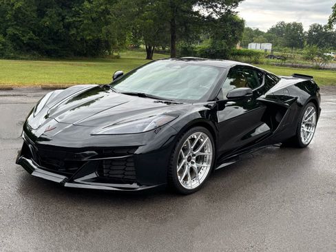 Used 2025 Chevrolet Corvette Z06 RWD image 2