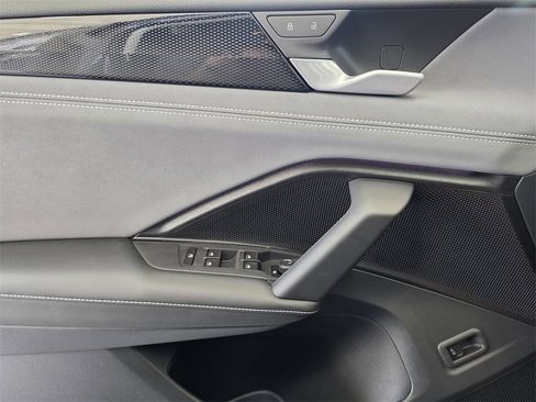 New 2025 Volkswagen Tiguan SE image 16