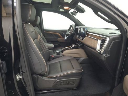 Used 2024 GMC Canyon Denali image 15