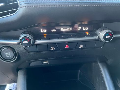 Used 2021 MAZDA MAZDA3 s image 23