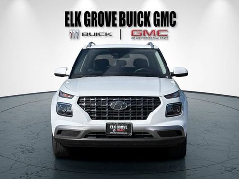 Used 2025 Hyundai Venue SEL FWD image 9