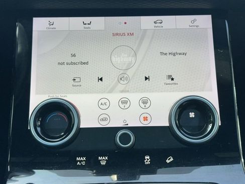 Used 2018 Land Rover Range Rover Velar R-Dynamic SE image 42