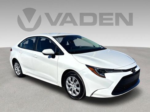 Used 2023 Toyota Corolla LE FWD image 1