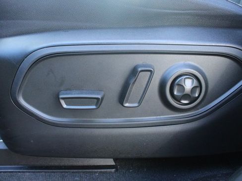 Used 2024 Jeep Grand Cherokee Laredo image 13