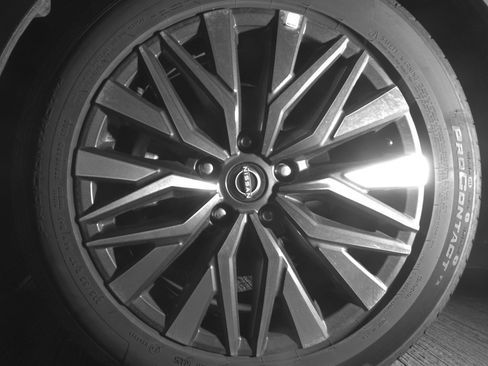 Used 2025 Nissan Altima 2.5 SV FWD image 12