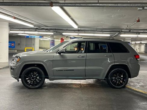 Used 2020 Jeep Grand Cherokee Altitude image 30