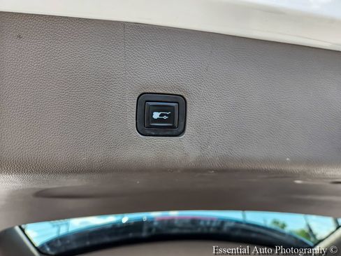 Used 2019 Chevrolet Traverse Premier FWD image 22