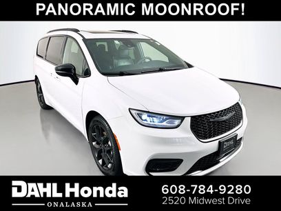 Used 2025 Chrysler Pacifica Limited