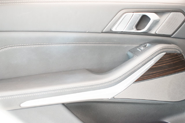 Used 2025 BMW X5 xDrive50e AWD/4WD image 18