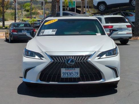Used 2025 Lexus ES 300h w/ Premium Package FWD image 2