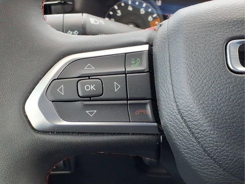 Used 2025 Jeep Compass Trailhawk AWD/4WD image 21