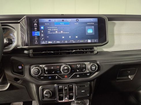 Certified 2025 Jeep Wrangler Sahara image 21